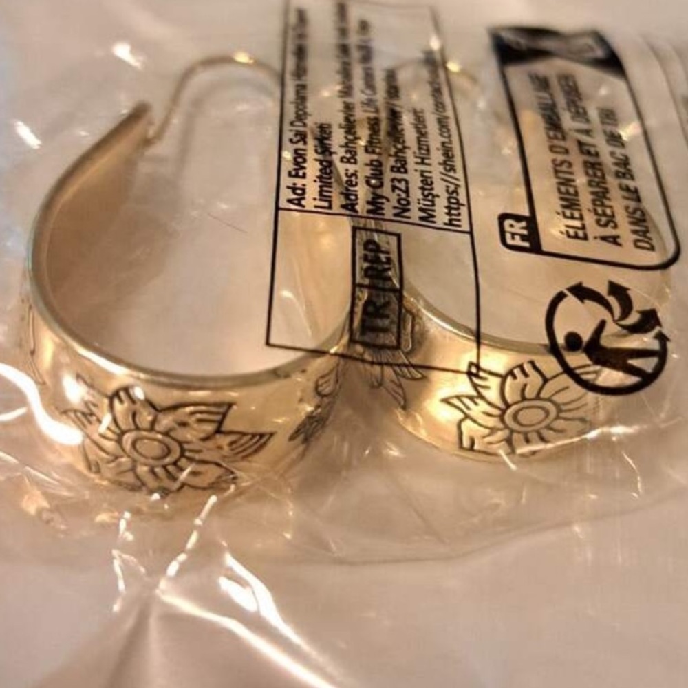 Boreal Gold Engraved Hoop Earrings - Picture 4 of 4